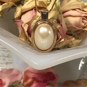 CLEARANCE 🔥 Avon Necklace